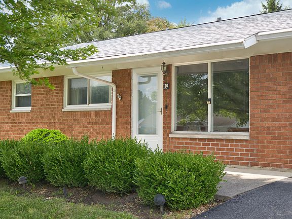 5th image of 39 Blossom Ct