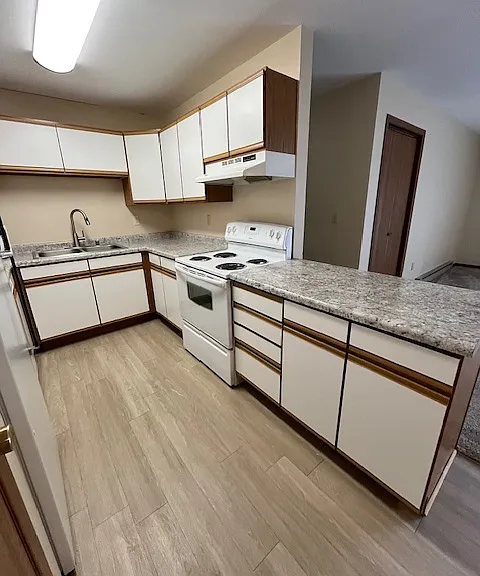 302 S 1st Ave — Photo 1