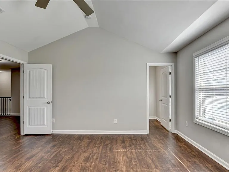7245 Heritage Oak Ct — Photo 35