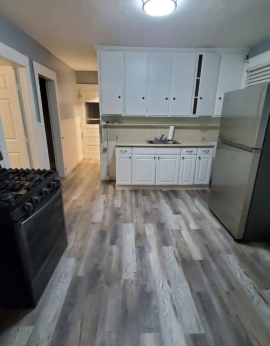2 bed, 1000 sqft, $2,200 — Photo 4