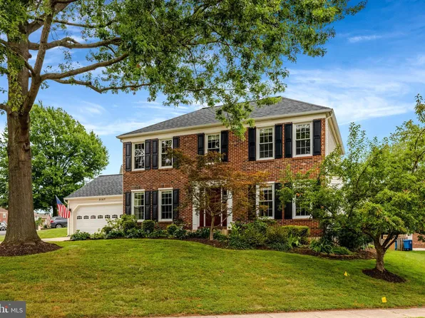 3147 Kinross Cir, Herndon, VA 20171