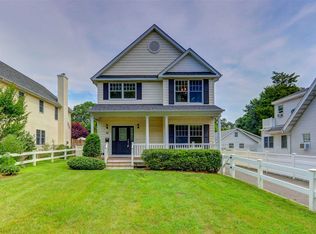 30 Hillside Pl, Northport, NY 11768