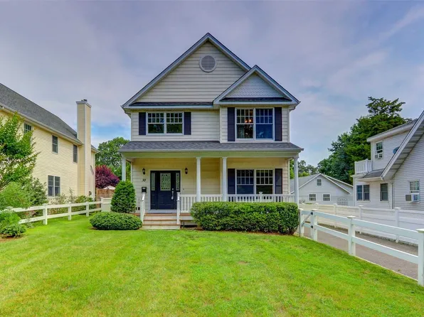 30 Hillside Pl, Northport, NY 11768