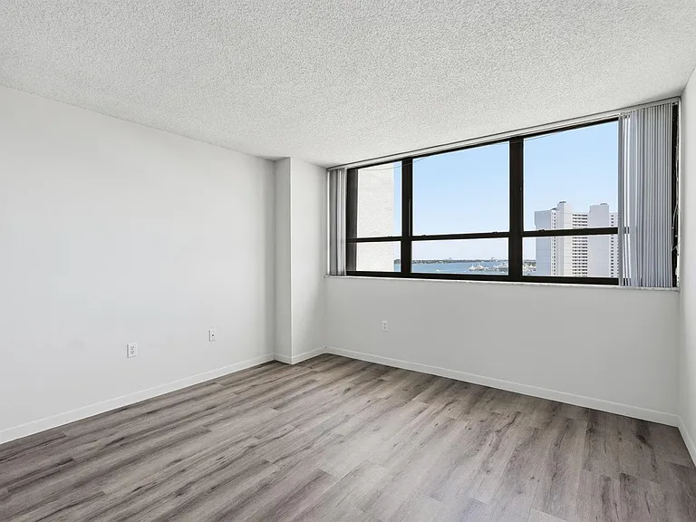 5600 N Flagler Dr #1110 — Photo 16