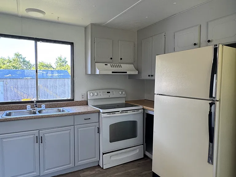 1104 Pacific St — Photo 6