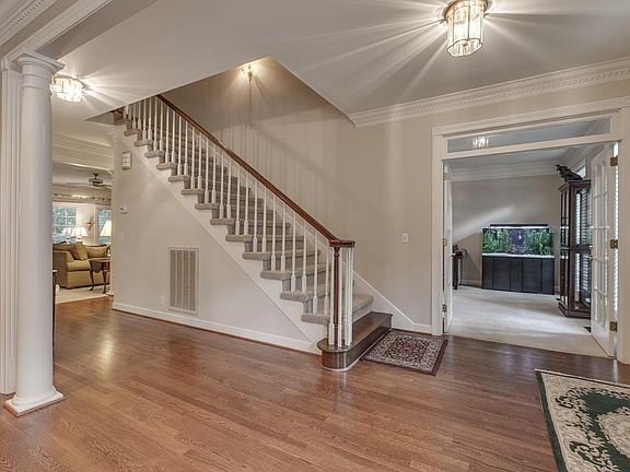 2nd image of 1419 Hawthorn Pl