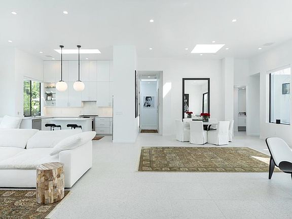 3rd image of 70445 Mottle Cir