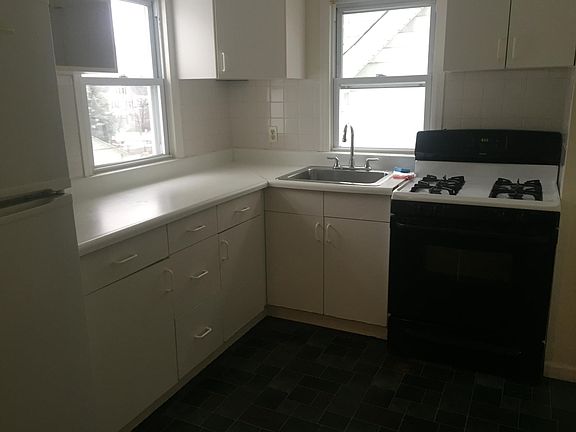 3rd image of 37 Essex Ave