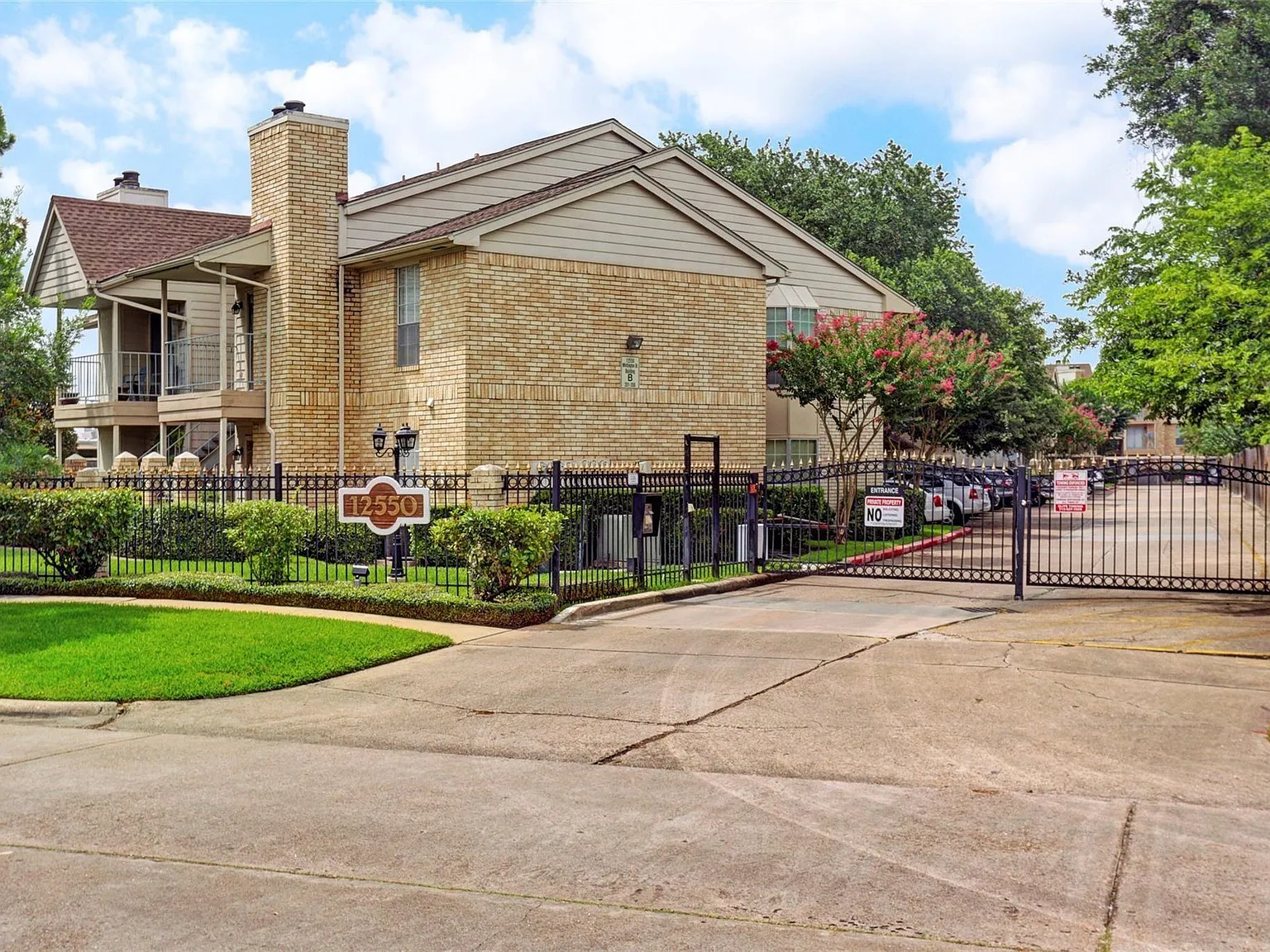 2 bed, 1.0 bath, 975 sqft, $1,500 — Photo 2