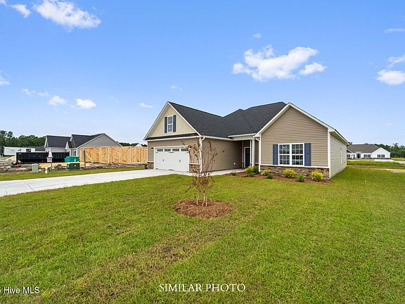 4th image of 425 Montgomery Drive