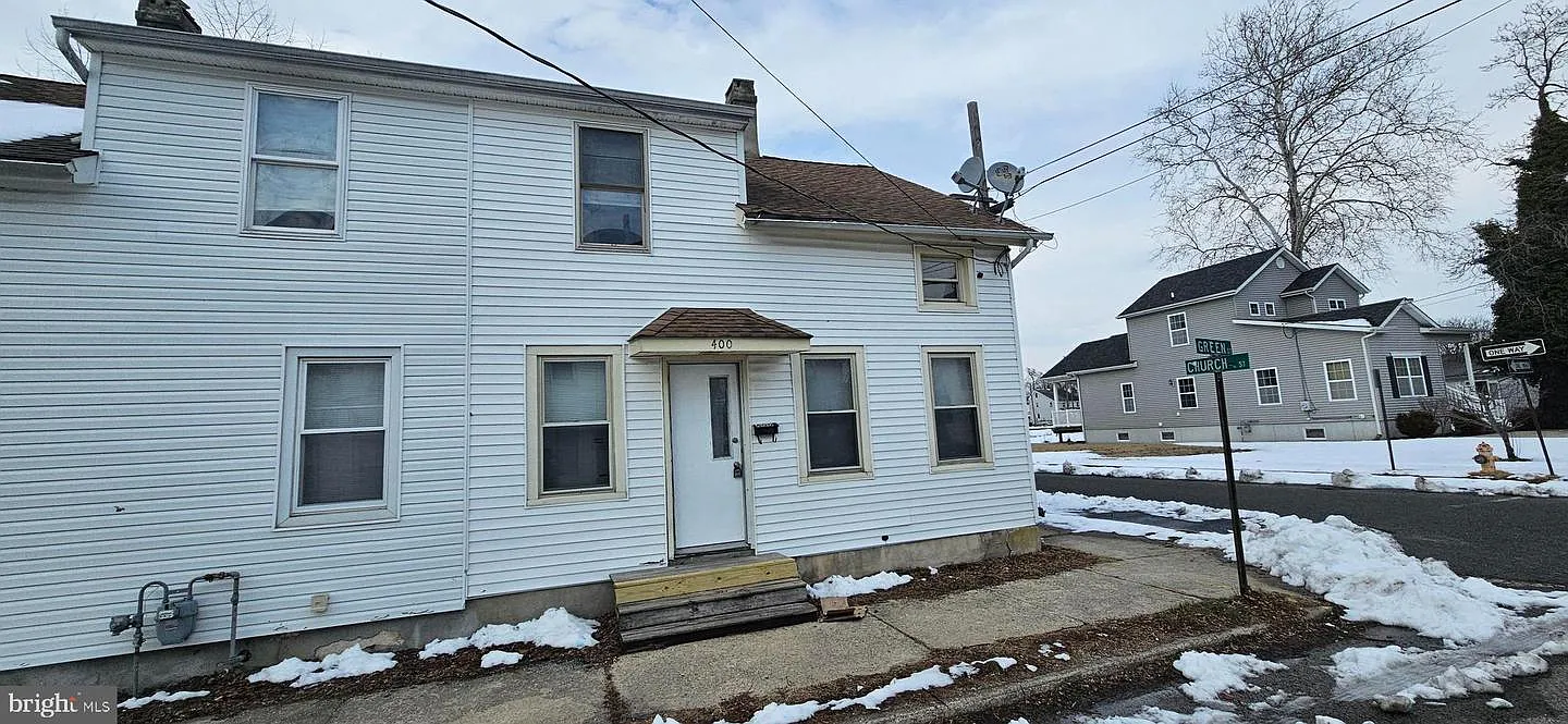 400 Green St W photo 1
