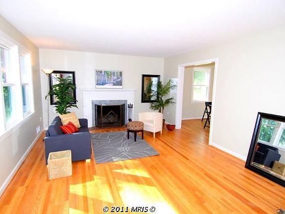 3rd image of 5717 Fairfax Dr