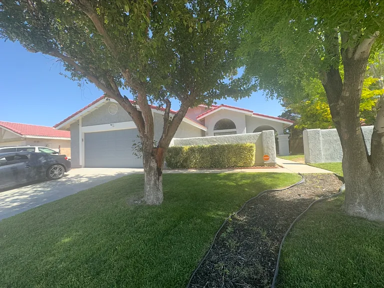 1833 Einstein St — Photo 3