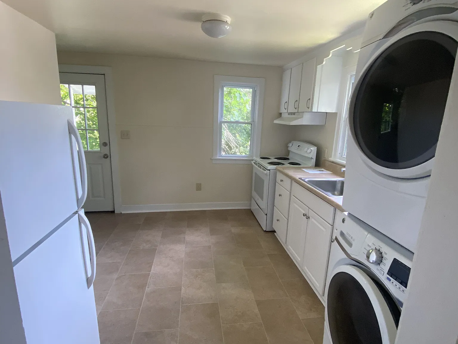 3 bed, $3,525 — Photo 4