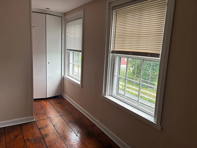 164 S River St #B — Photo 11