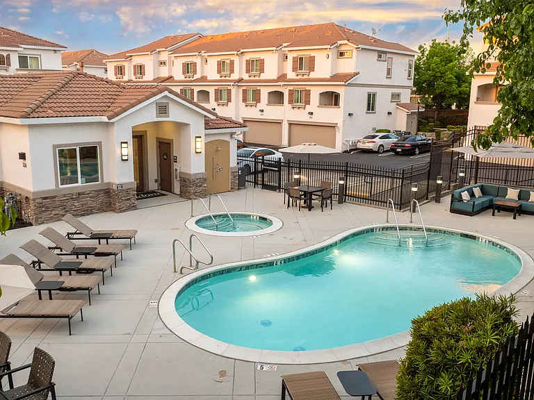 Adora Townhomes — Photo 2