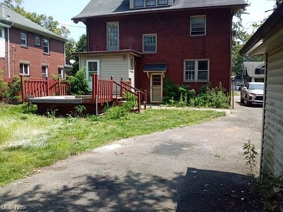2nd image of 182 Woodbine Ave SE