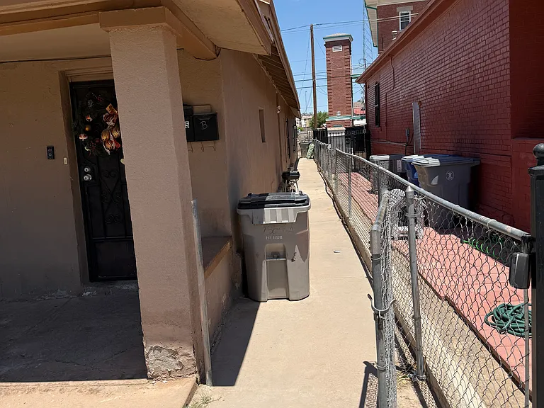 1305 E San Antonio Ave #B — Photo 7