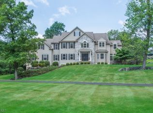 1 Oak Hollow Ln, Sparta, NJ 07871