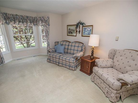 4th image of 9405 Airlane Dr