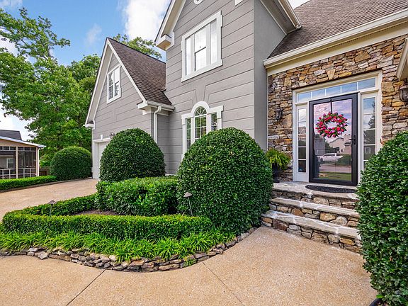 3rd image of 2415 Lennox Ct