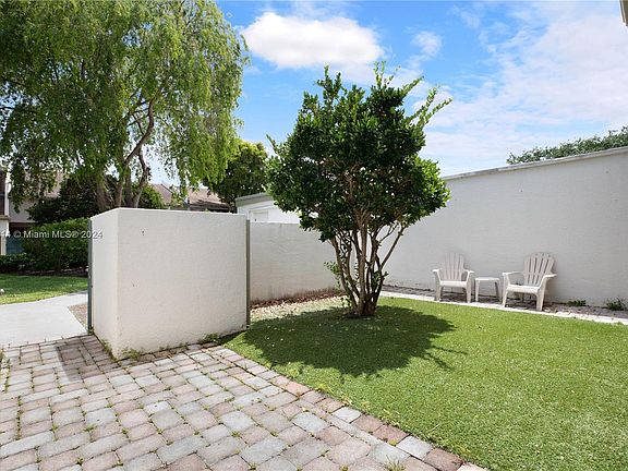 2nd image of 6611 SW 70th Ln #27