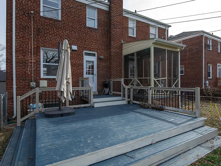 212 S Courthouse Rd — Photo 11