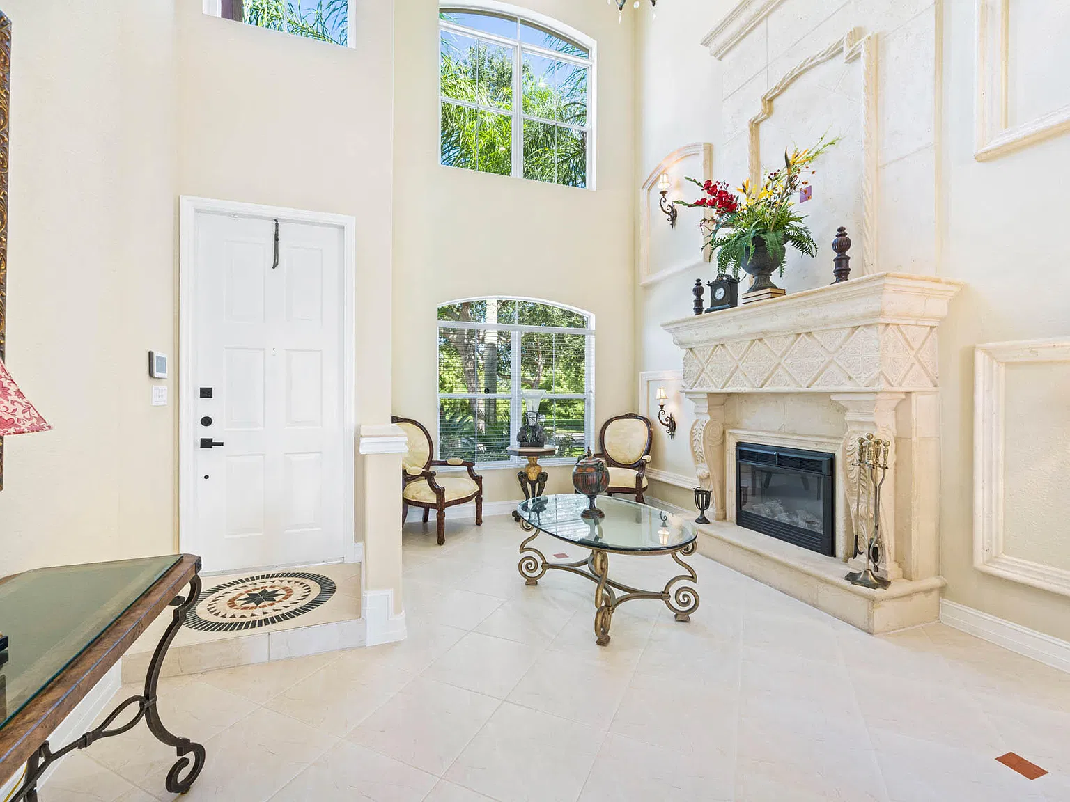 4 bed, 2.5 bath, 2490 sqft, $3,700 — Photo 2