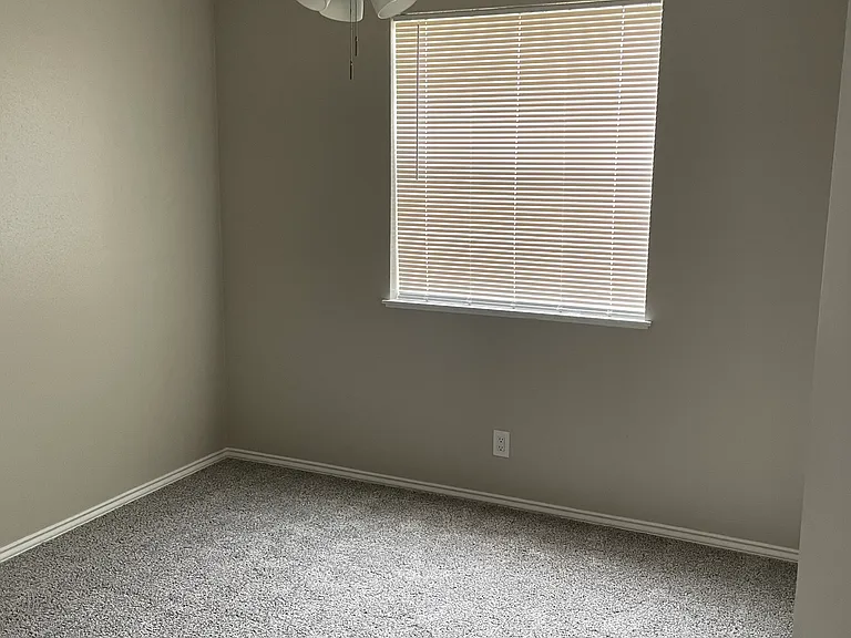 N Willow Dr — Photo 18