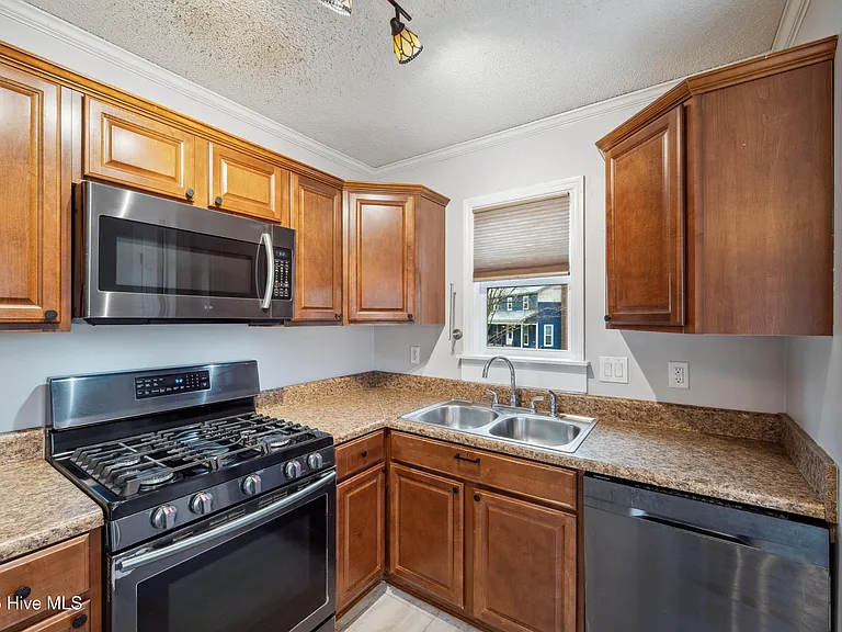 406 S Brookside Ct — Photo 6