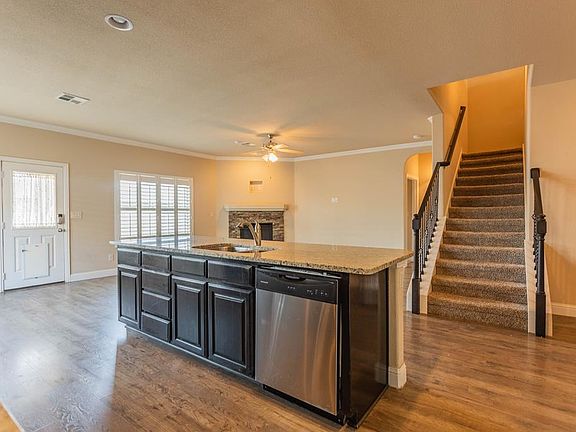 4th image of 3902 Oporto St