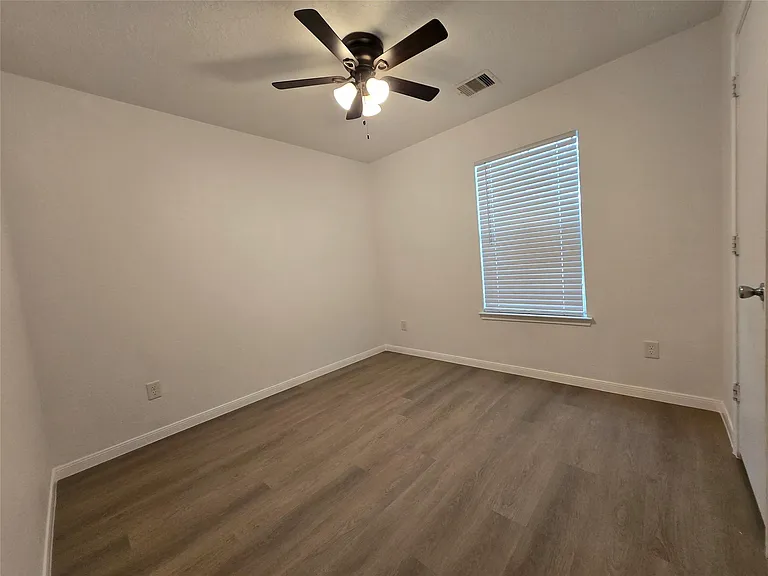 427 Remington Heights Dr — Photo 3