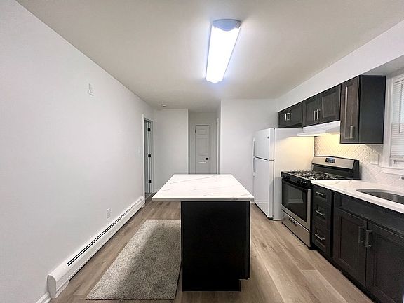 Eat-in Kitchen with Large Center Island