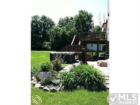 3925 Groveland Rd photo 1
