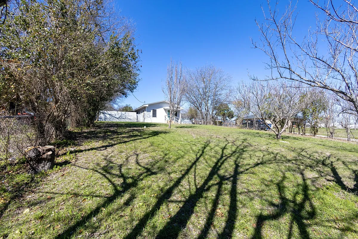 Building Photo - 2304 Thrasher Ln #A