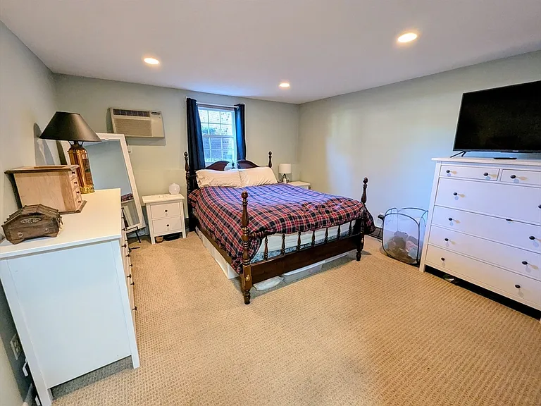 89 Pleasant St #C1 — Photo 8