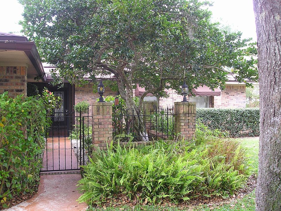 Exterior Front Entry