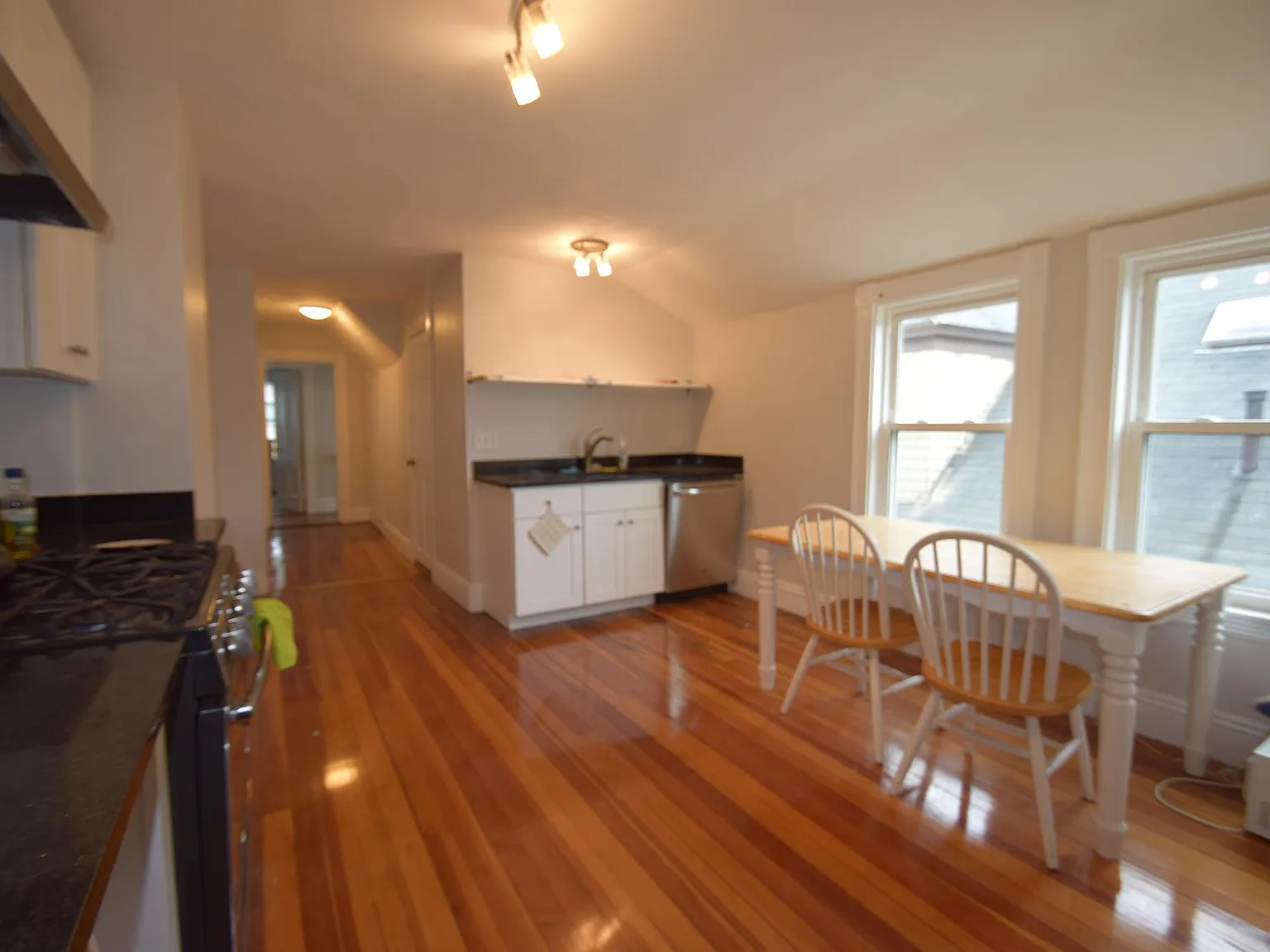 2 bed, 1000 sqft, $2,900 — Photo 2