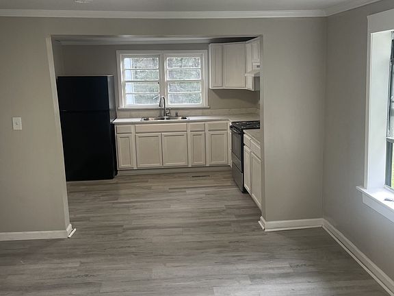4th image of 2700 Woodland Heights Ln