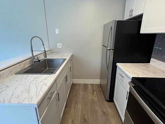 4th image of 717 W Tiffany Dr APT 1