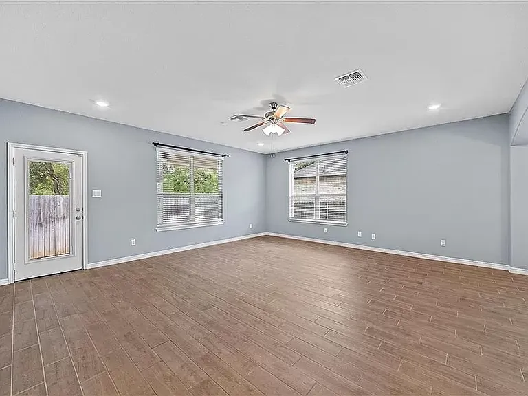 605 Lister Dr — Photo 6