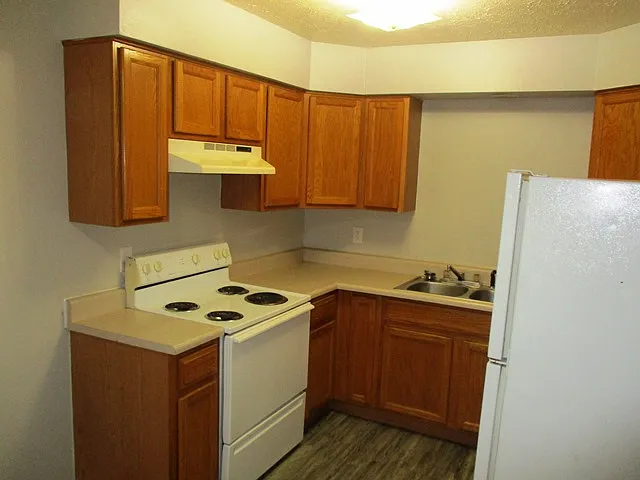 1507 Hancock Dr — Photo 2