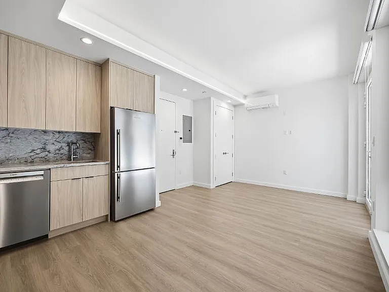 100 Sullivan Pl #602 — Photo 5