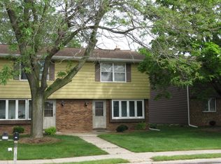 211 S 11th St APT D, Oostburg, WI 53070