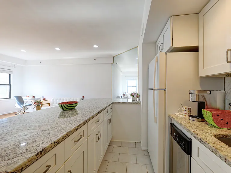 22 Engle St #17 — Photo 30