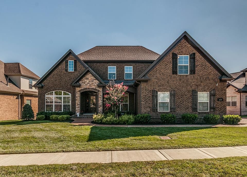 1st image of 824 Queen Annes Ct