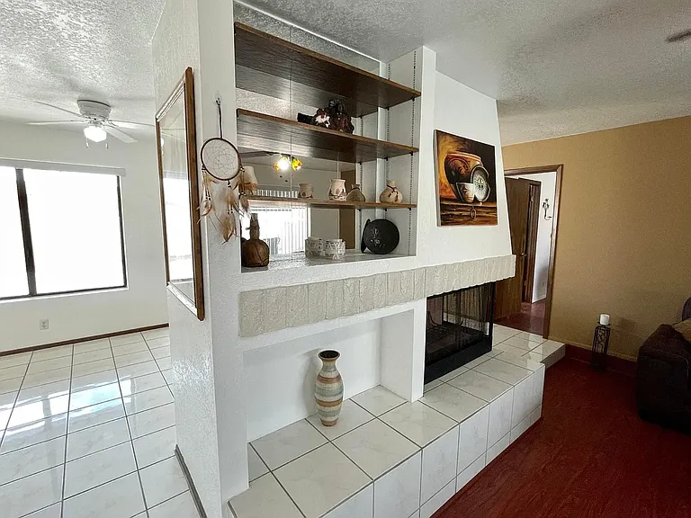 264 Acoma Blvd S — Photo 4