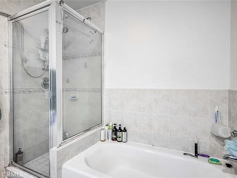 532 N Mariposa Ave #104 — Photo 19