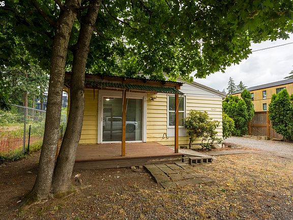 5th image of 18427 SE Yamhill St
