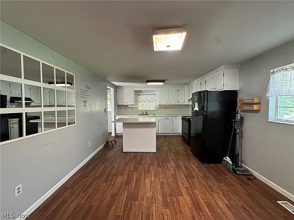 5th image of 3896 Waterford Rd